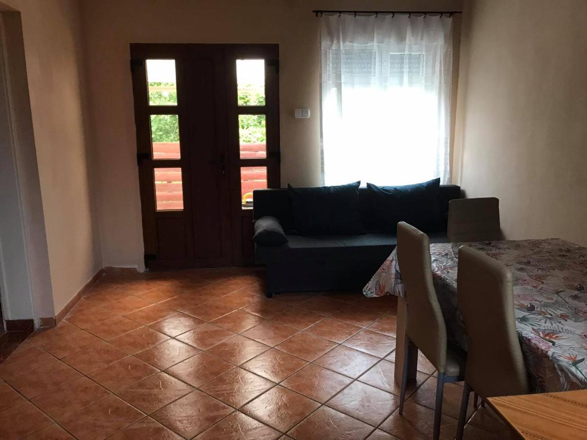 Апартаменты Tahiti Apartman Хайдусобосло Экстерьер фото