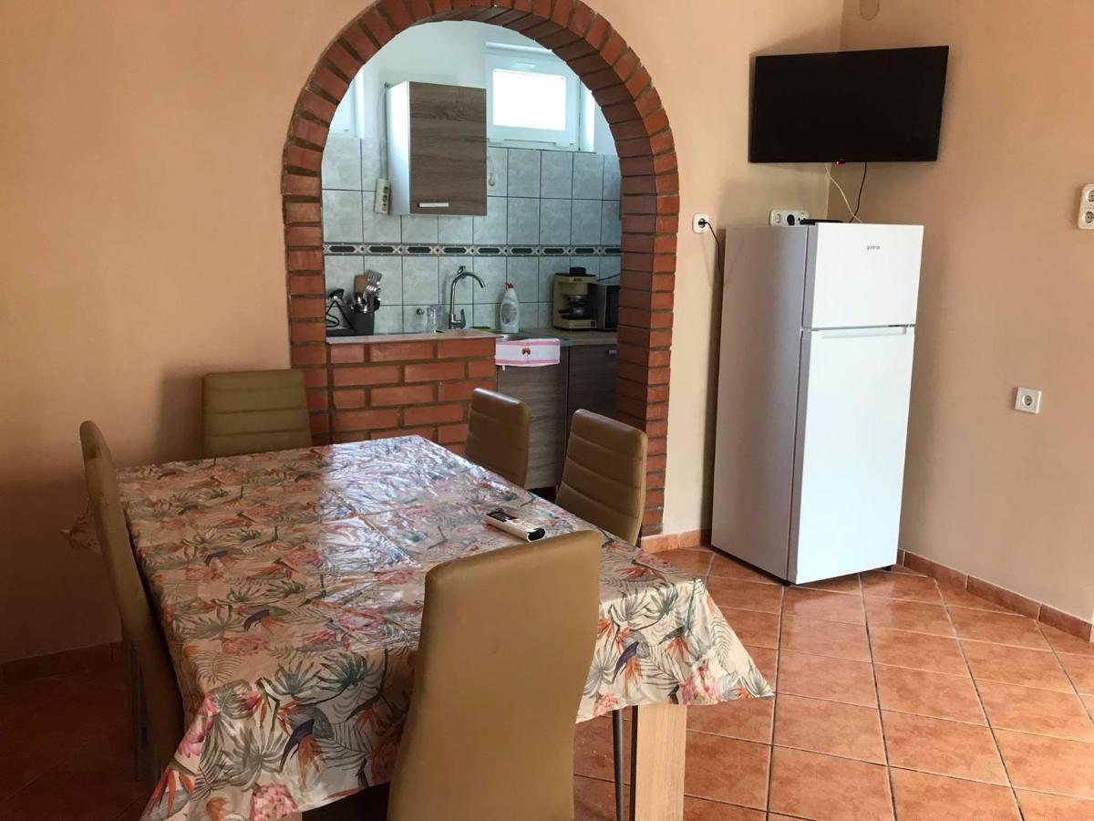 Апартаменты Tahiti Apartman Хайдусобосло Экстерьер фото