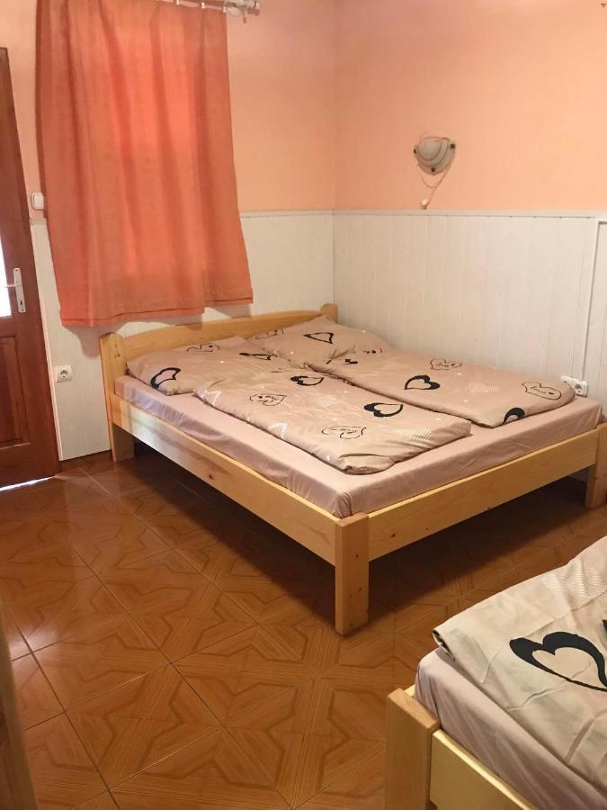 Апартаменты Tahiti Apartman Хайдусобосло Экстерьер фото