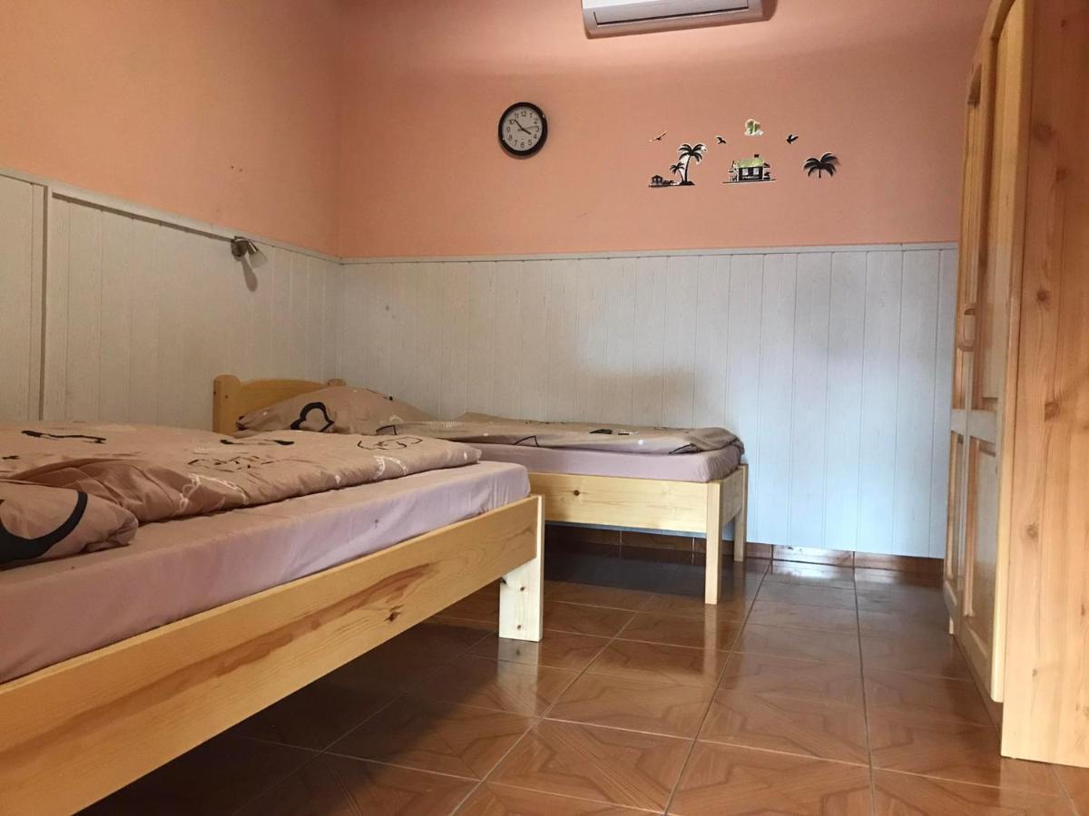 Апартаменты Tahiti Apartman Хайдусобосло Экстерьер фото