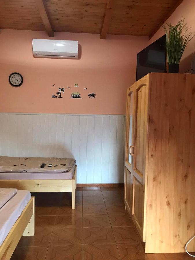 Апартаменты Tahiti Apartman Хайдусобосло Экстерьер фото